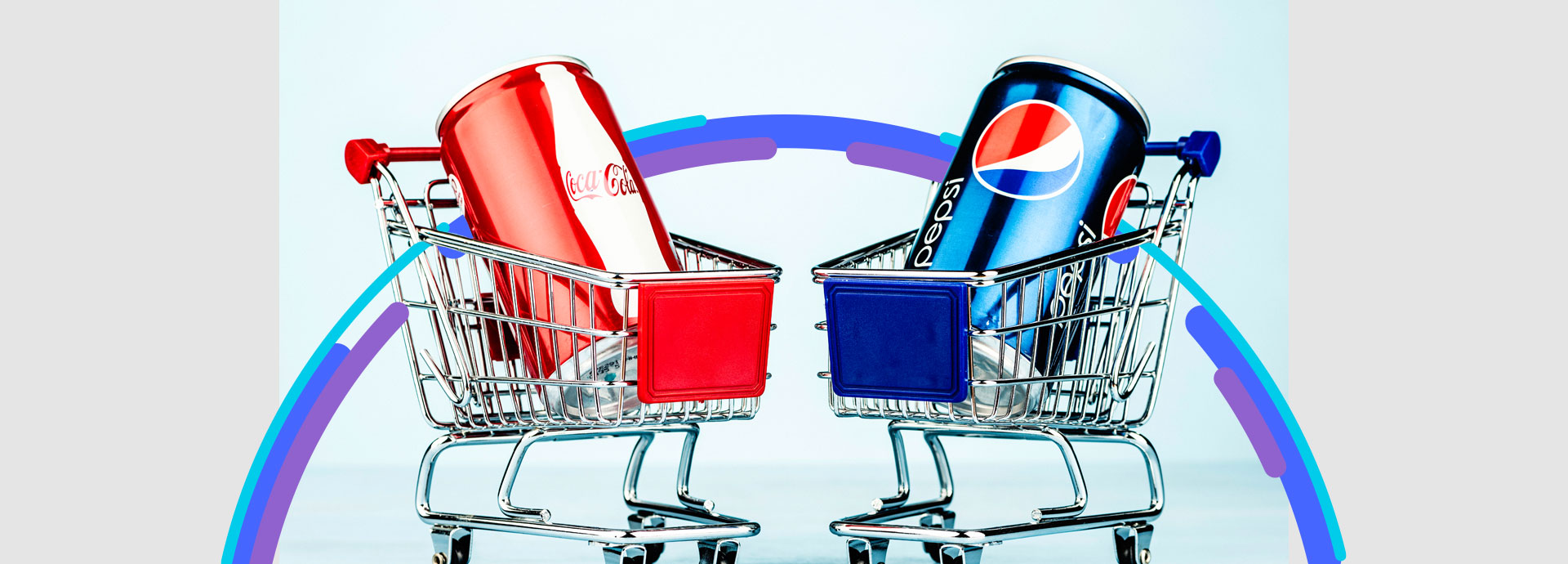 Imagen de la competencia entre una lata de Coca-Cola y una lata de Pepsi.